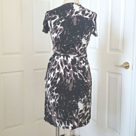 BANANA REPUBLIC Silk Wrap  Dress Black Brown Abstract Short Sleeve Surplice Neck - Picture 4 of 13